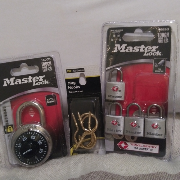 Bundle of locks and hooks - Picture 2 of 3